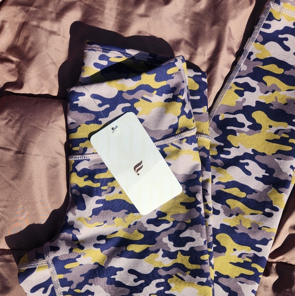 NWT Fabletics Camo Leggings - Picture 2 of 4